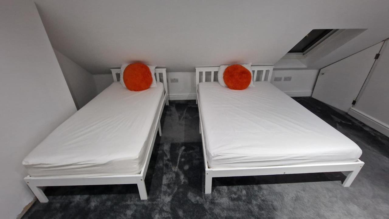 Comfort Sleep - Rooms With Shared Facilities Windsor Esterno foto