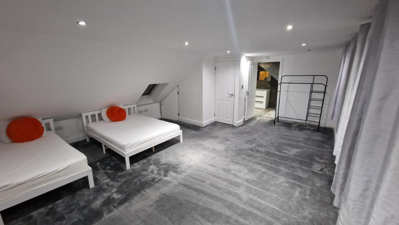 Comfort Sleep - Rooms With Shared Facilities Windsor Esterno foto