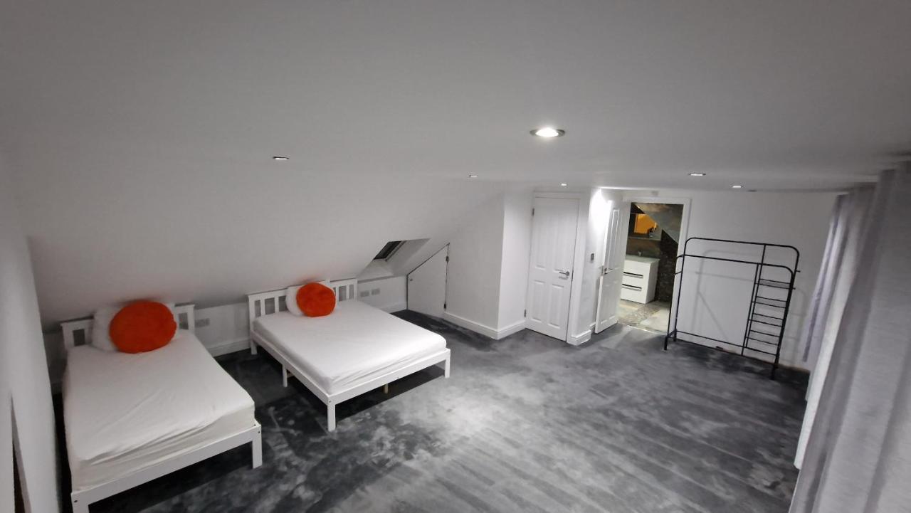 Comfort Sleep - Rooms With Shared Facilities Windsor Esterno foto