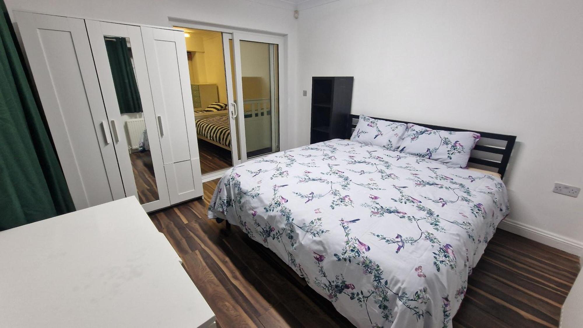 Comfort Sleep - Rooms With Shared Facilities Windsor Esterno foto