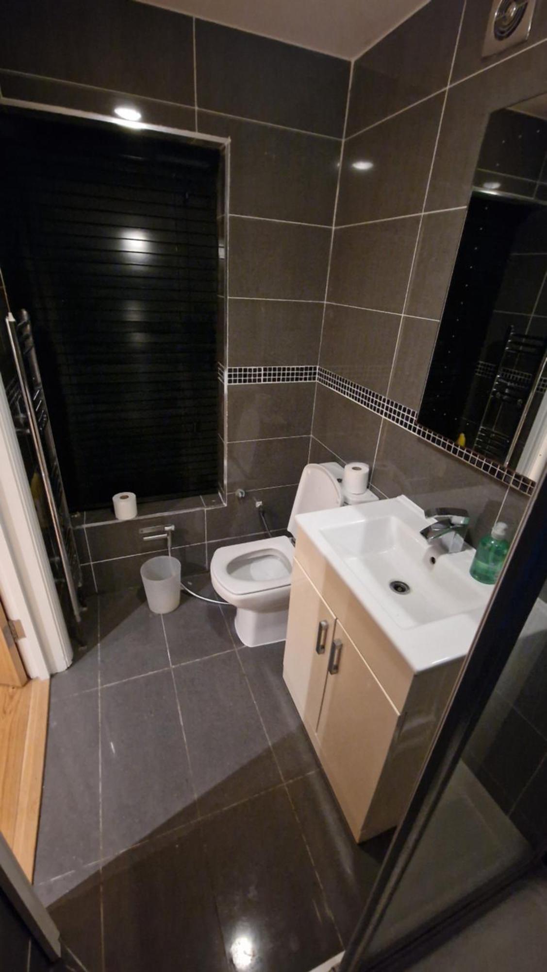 Comfort Sleep - Rooms With Shared Facilities Windsor Esterno foto