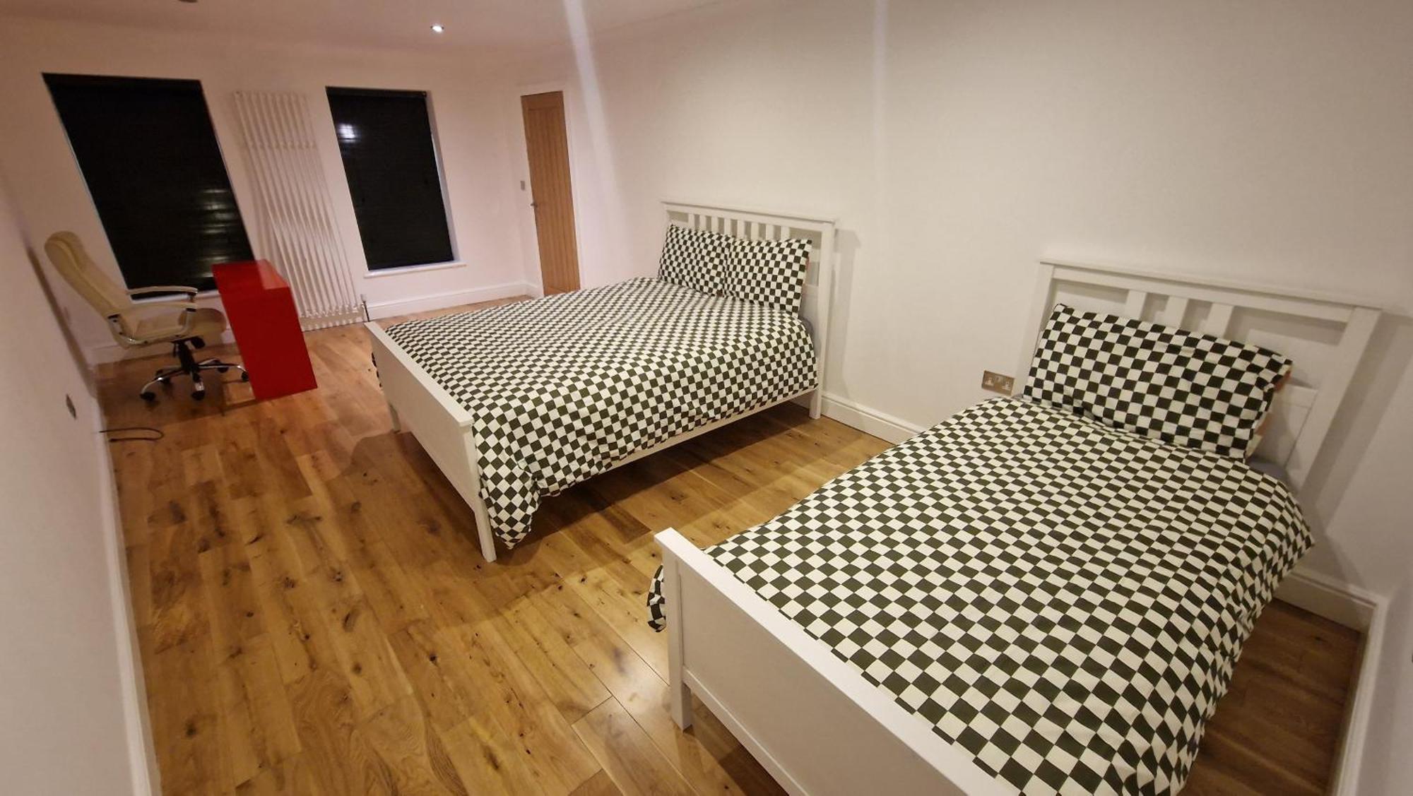 Comfort Sleep - Rooms With Shared Facilities Windsor Esterno foto
